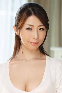 Ayumi Shinoda in 彼女のお母さんは巨乳と中出しOKで僕を誘惑