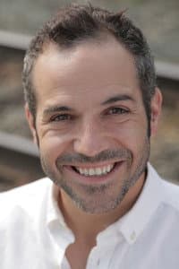 Christian Essiambre in Le grand ménage des Fêtes!