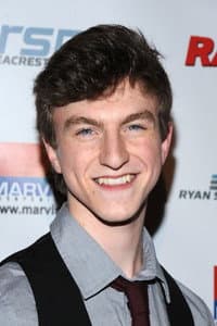 Rowen Kahn in Radio Rebel