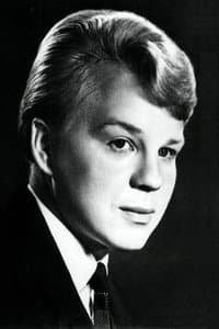 Igor Pushkaryov in Шаги по земле