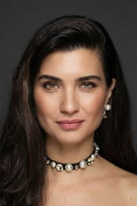 Tuba Büyüküstün in Zeytin Ağacı
