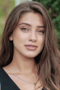 Fidan Aliyeva in Acacias