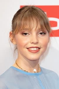 Lina Larissa Strahl in Alle für Ella