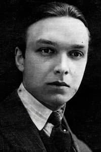 Georges Charlia in L'amour qu'il faut aux femmes