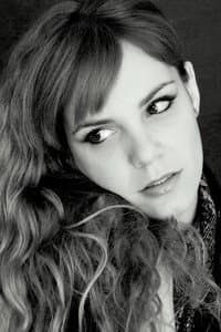 Rocío Alzueta in Tras la piel