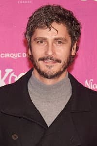 Antonio Pagudo in Por los pelos