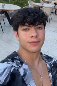Jovani Jara in Jawline