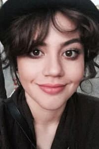 Yıldız Güngör in Stiletto