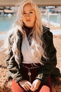Alissa Shaye Hale in Beauty & the Beholder