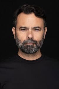 Sergio Villanueva in Nubes Rojas