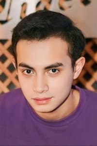 Omara Esteghlal in Like & Share