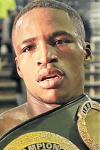 Lusanda Komanisi in Kevin Lerena vs. Senad Gashi