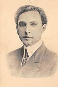 Sydney Ayres in Shipwrecked