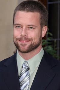 Brad Rowe in Amor En Alquiler