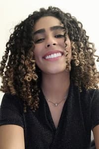 Sarah Albino in Das Coisas que nos Pertencem e Deixamos para Trás