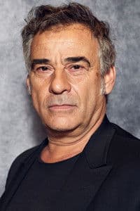 Eduard Fernández in Una pistola en cada mano