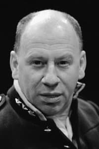Emrys James in Brecht and Co