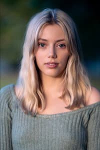 Grace Van Dien in The Fix