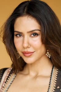 Sonam Bajwa in Guddiyan Patole
