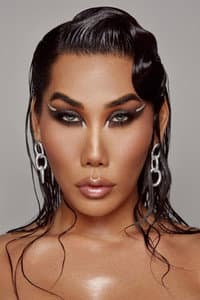 Gia Gunn in Trixie's Playhouse - RuPaul’s Drag Race All Stars 4 RuVeal