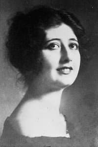 Isabel Barrón in Toda una vida