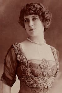 Jeanne Desclos in Les Trois Mousquetaires