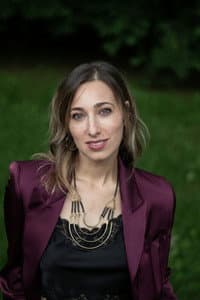 Evalee Gertz in Kontrast
