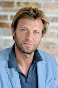 Laurent Delahousse in Indochine, une révolution musicale