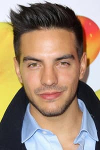 Vadhir Derbez in 3 Idiotas