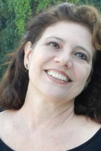 Anita Terrana in Bom Dia, Meu Nome é Sheila ou Como Trabalhar em Telemarketing e Ganhar um Vale-Coxinha