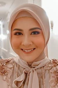 Kesha Ratuliu in Para Pemburu Gajah