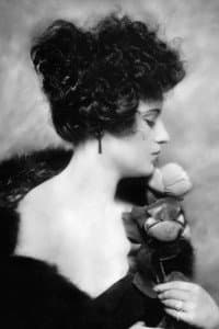 Yvonne Shelton in The Greatest Love