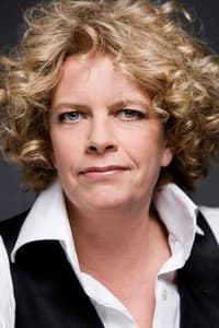 Brigitte Kaandorp in Pervola, sporen in de sneeuw