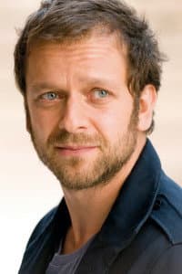 Jonathan Zaccaï in Sur les chemins noirs