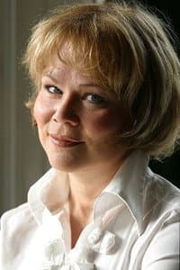 Tinna Gunnlaugsdóttir in Svo á jörðu sem á himni