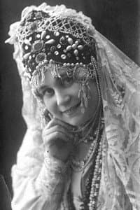 Vera Lvova in Человек с ружьём