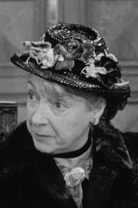 Emma Lyonel in La Patronne