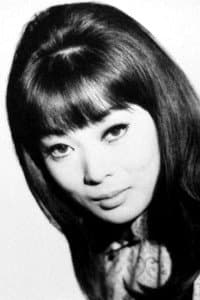 Francesca Tu in Lotosblüten für Miss Quon