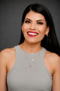 Luz Cabrera in La Historia De Pedro y Pablo