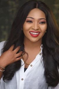 Lilian Esoro in Casa De Novia