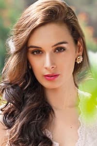 Evelyn Sharma in Issaq