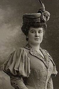 Ida Perry in Der Feldherrnhügel