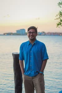 Rene R. Cuevas in Aquí hay FANTASMAS