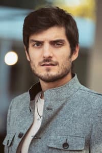 Claudio Colica in Innamorarsi e altre pessime idee