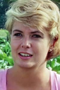 Liz Warrington in Alien Outlaw