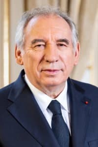 François Bayrou in C'est dur d'être aimé par des cons