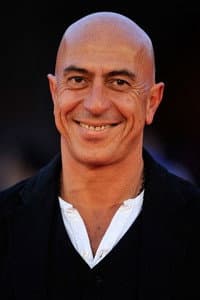 Roberto Ciufoli in Un nemico che ti vuole bene