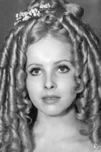 Julie Jurištová in „Arabesky“