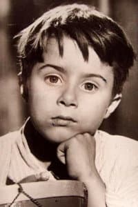 Miguel Gil in El hombre de la isla