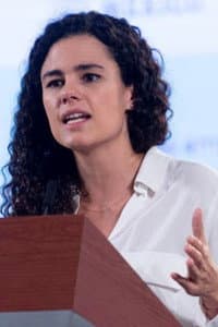 Luisa María Alcalde in Mexicana: Retomar el vuelo